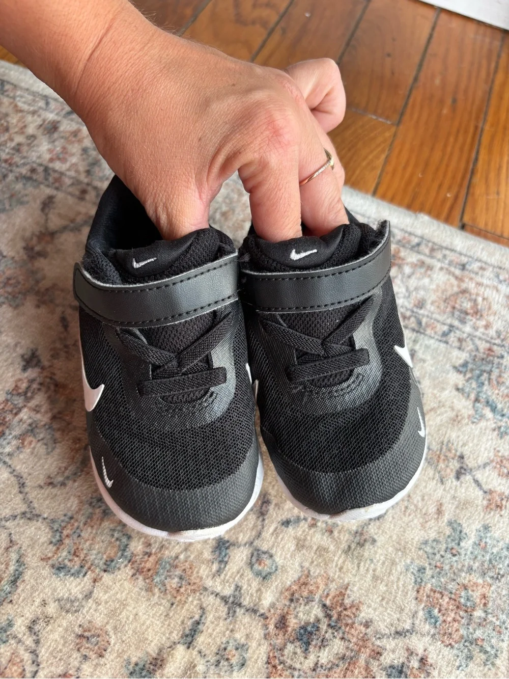 Kids 6C Black & White Nike Velcro Sneakers
